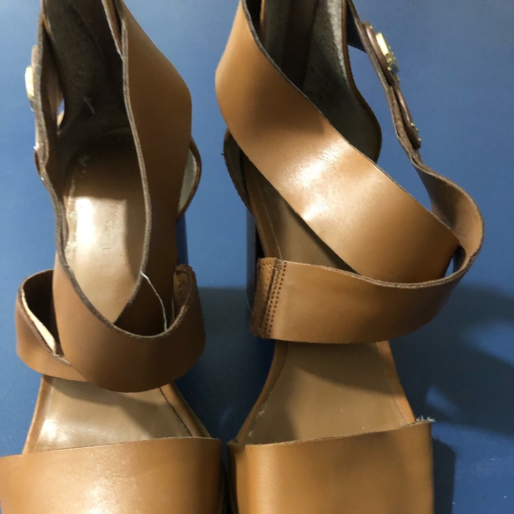 Tan crisscross top with  square heels. Open toed.
